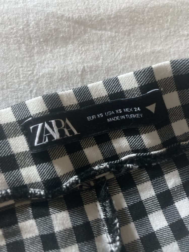 calças aos quadrados zara