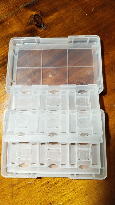 Контейнер для ігрових картриджів і не тільки