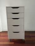 Comoda IKEA com 5 gavetas