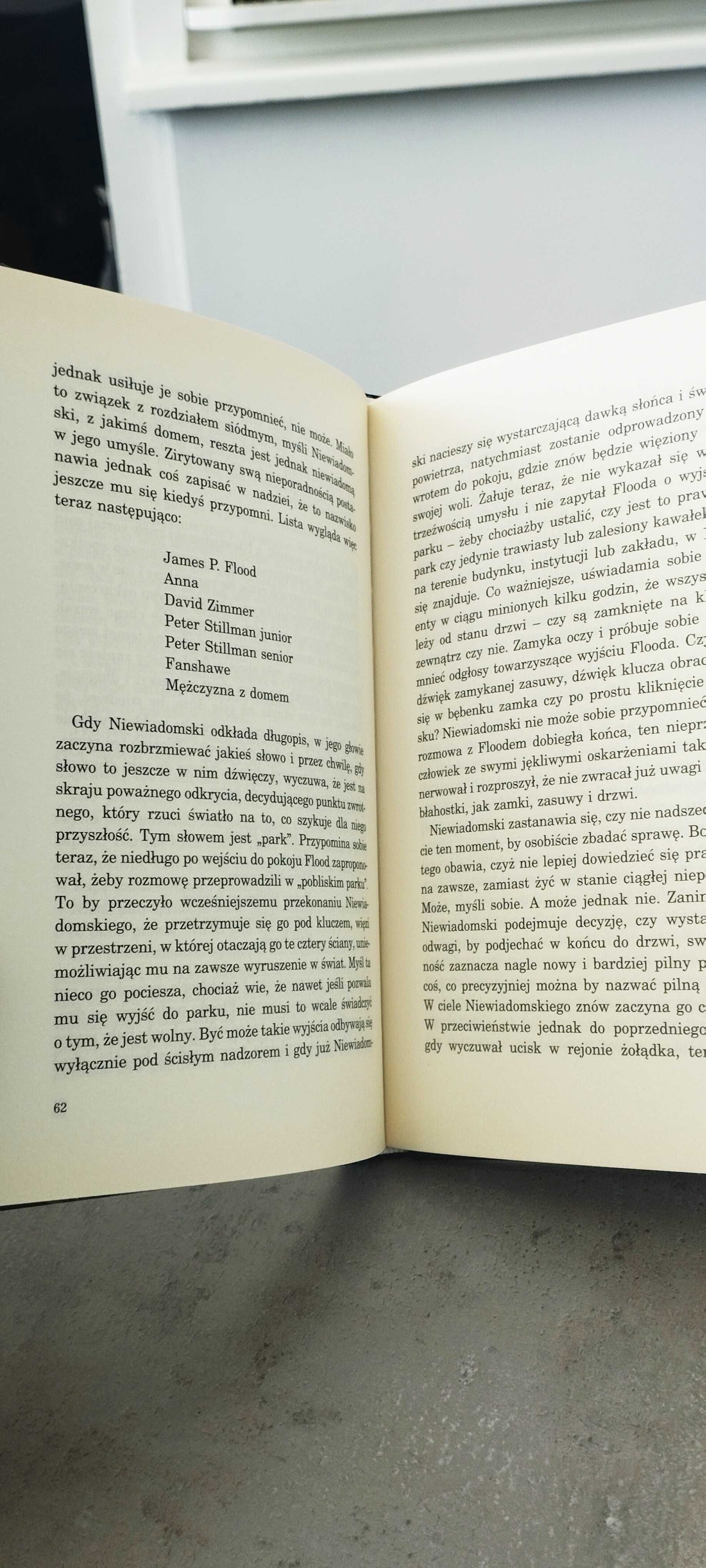 Podróże po skryptorium - Paul Auster - powieść