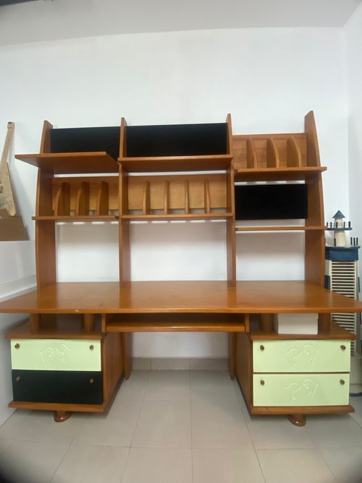 Secretaria em madeira