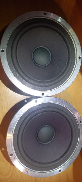 Regeneracja głośników ,wymiana membran ,zawieszeń.