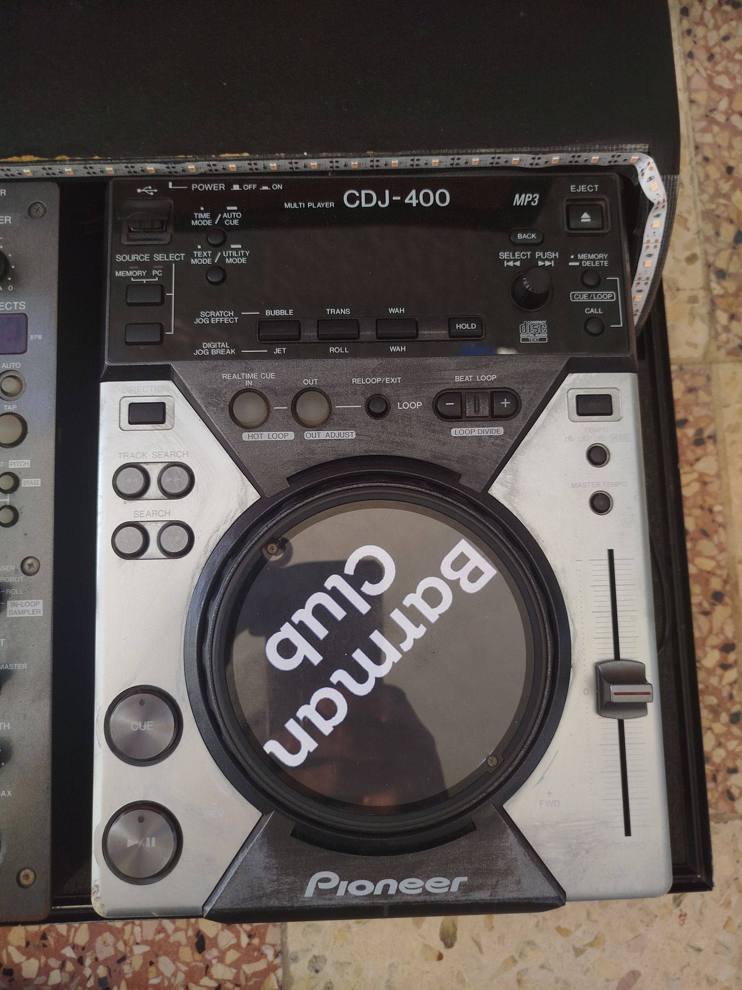 Case c/ 2x Pioneer CDJ 400 + Mesa DJM 400