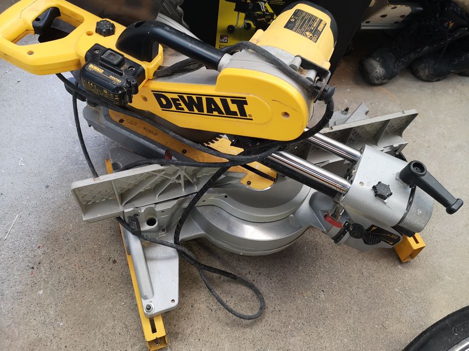 Ukosnica piła Dewalt dw718 305mm