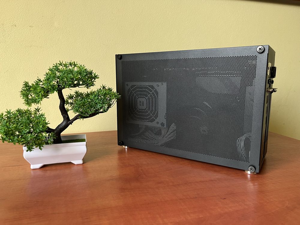 SFF 9L | Ryzen 7700 | RTX 5070 | 32GB DDR5 | 1TB NVME