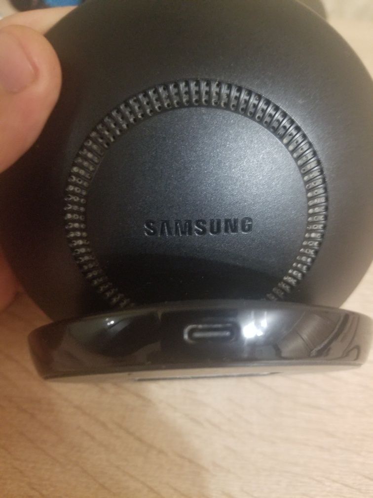 Продам безпровідну оригінальну зарядку Samsung