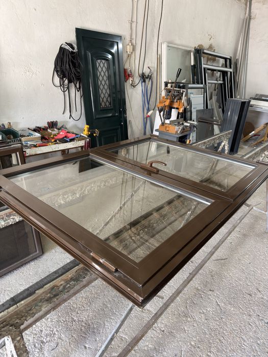 Janela de 2 folhas oscilobatente com 1500x1100 com Corte Termico