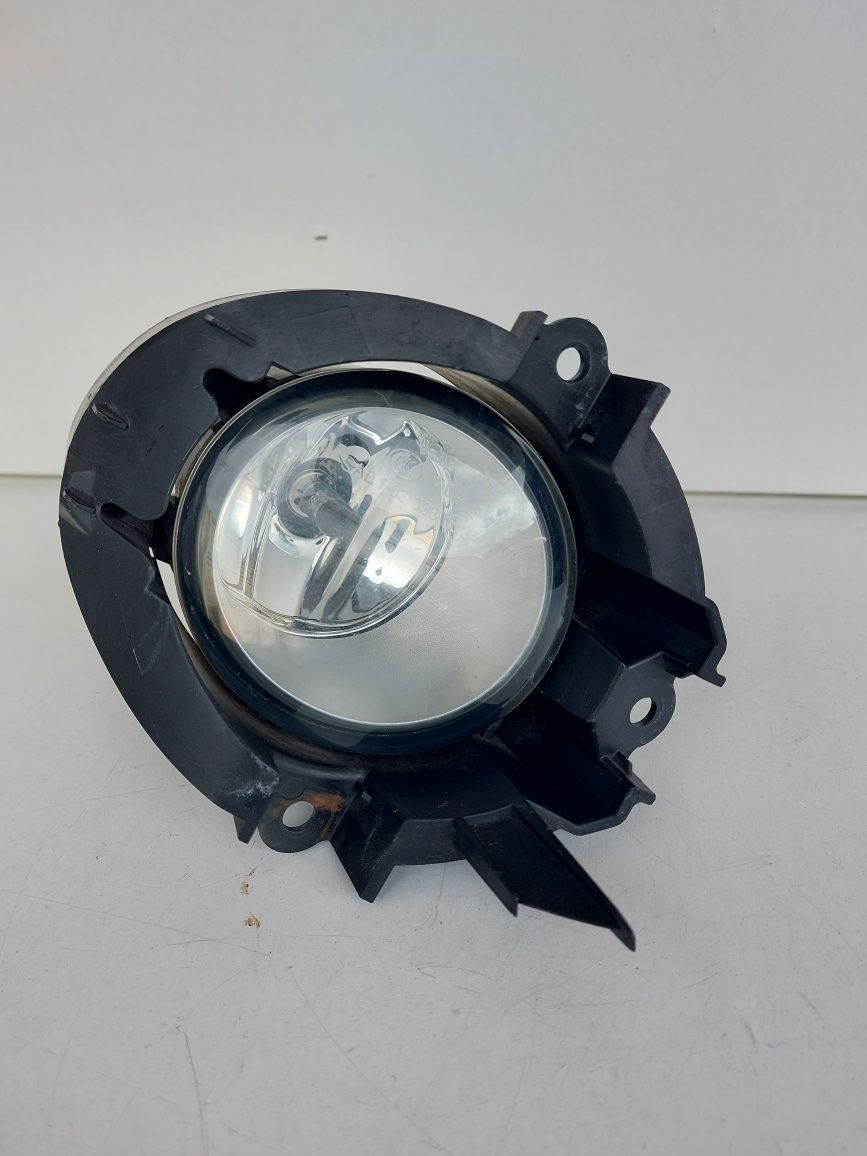 Halogen prawy Toyota Avensis T27 08-