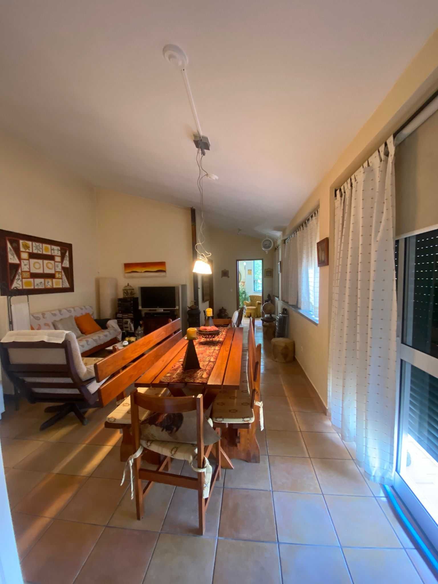 2 Moradias prontas a habitar, com eletrodomésticos e mobiliário