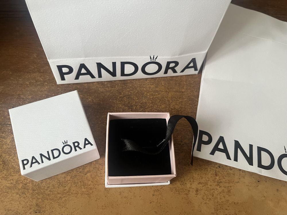 Пакет та коробочка Pandora
