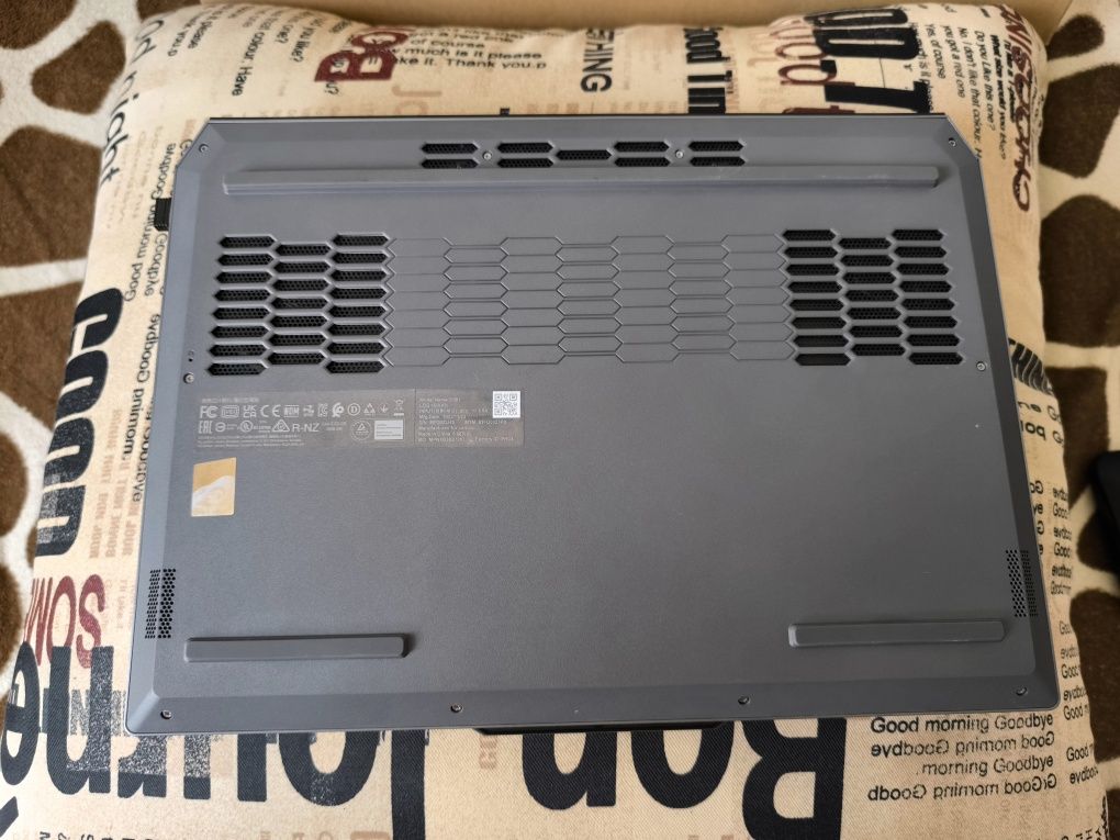 Laptop gamingowy Lenovo LOQ 15IAX9l, i5- 12 gen, 16 GB DDR5, SSD 512