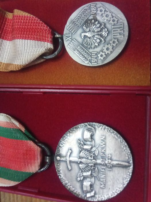 Medal odznaka PRL Manifest PKWN Walka Praca Socjalizm 2 szt.
