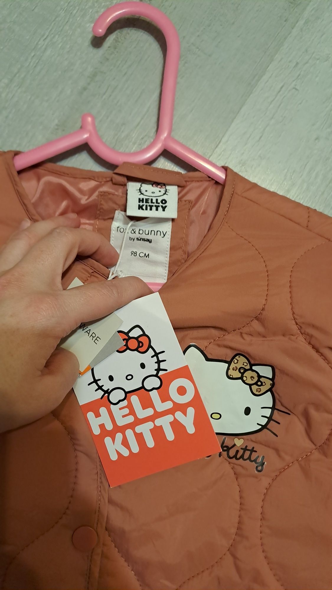 Pikowana kurtka hello kitty 98