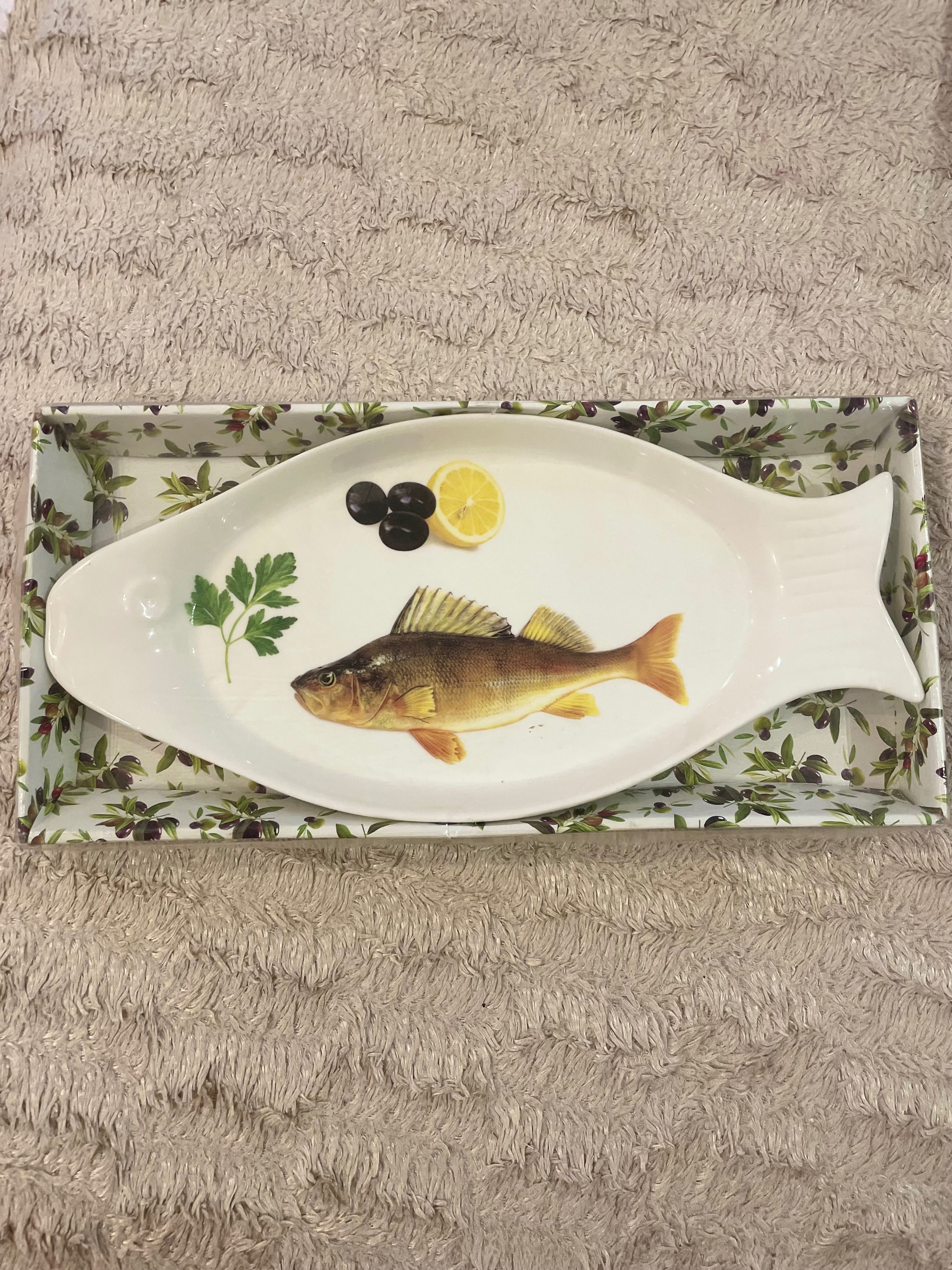 Порцелянове блюдо для риби