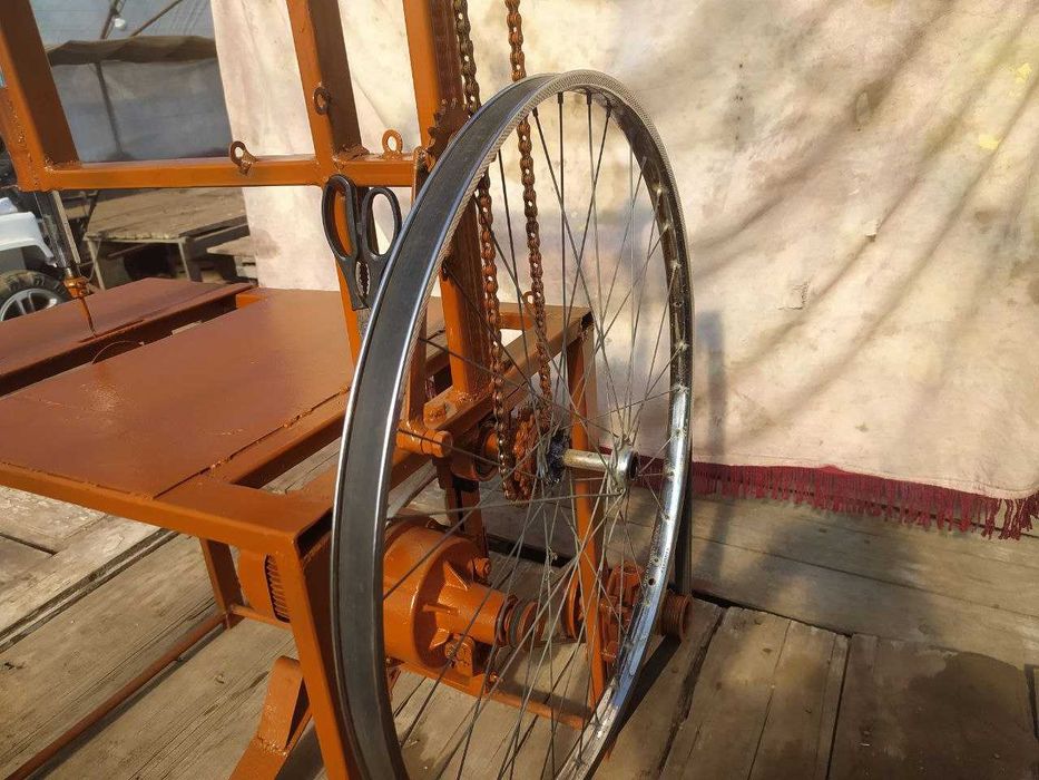 Машинка для шиття віників