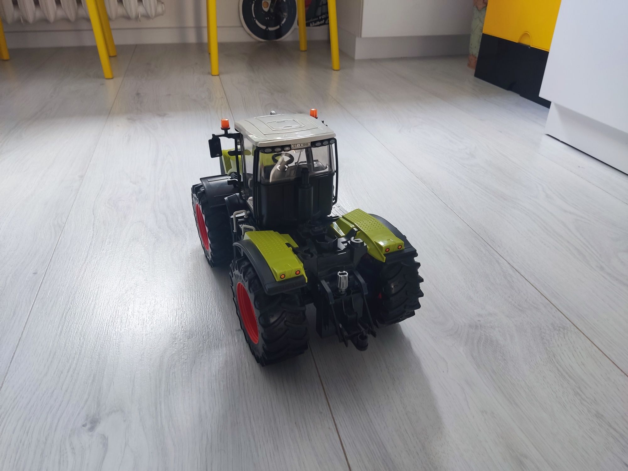 Traktor ciągnik Claas Xerion Bruder