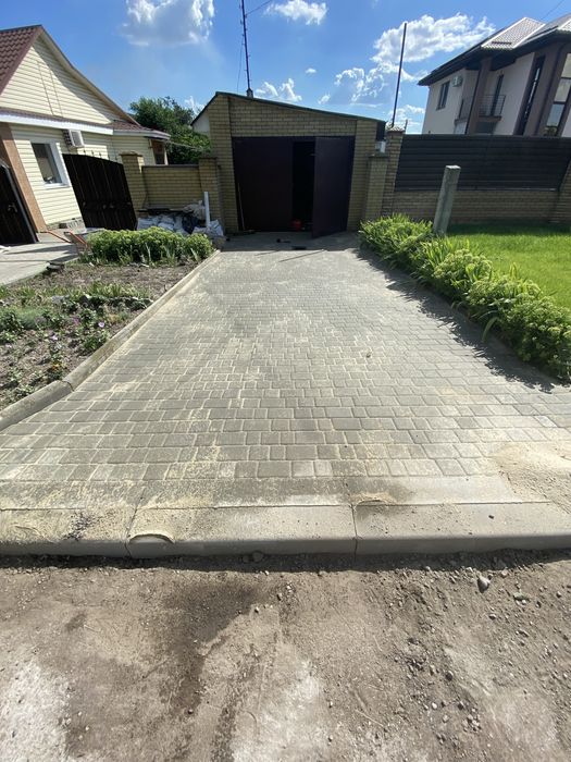 Укладання тротуарної плитки Бруківки Укладка тротуарной плитки ФЭМ