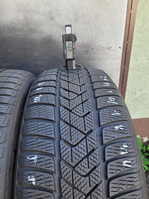 215/50/18 Pirelli Winter Sottozero 3  7mm 2020r 2szt