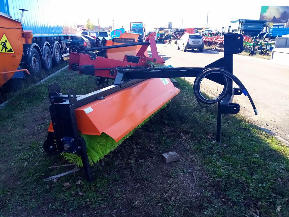 Щітка дорожня комунальна Залізний Лев з механічним поворотом