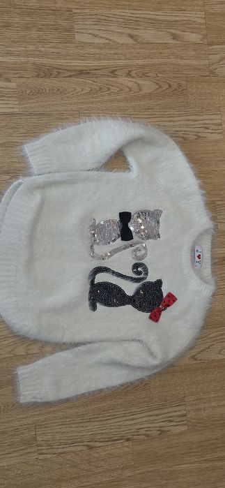 Светрик на дівчинку 4/ 5 років