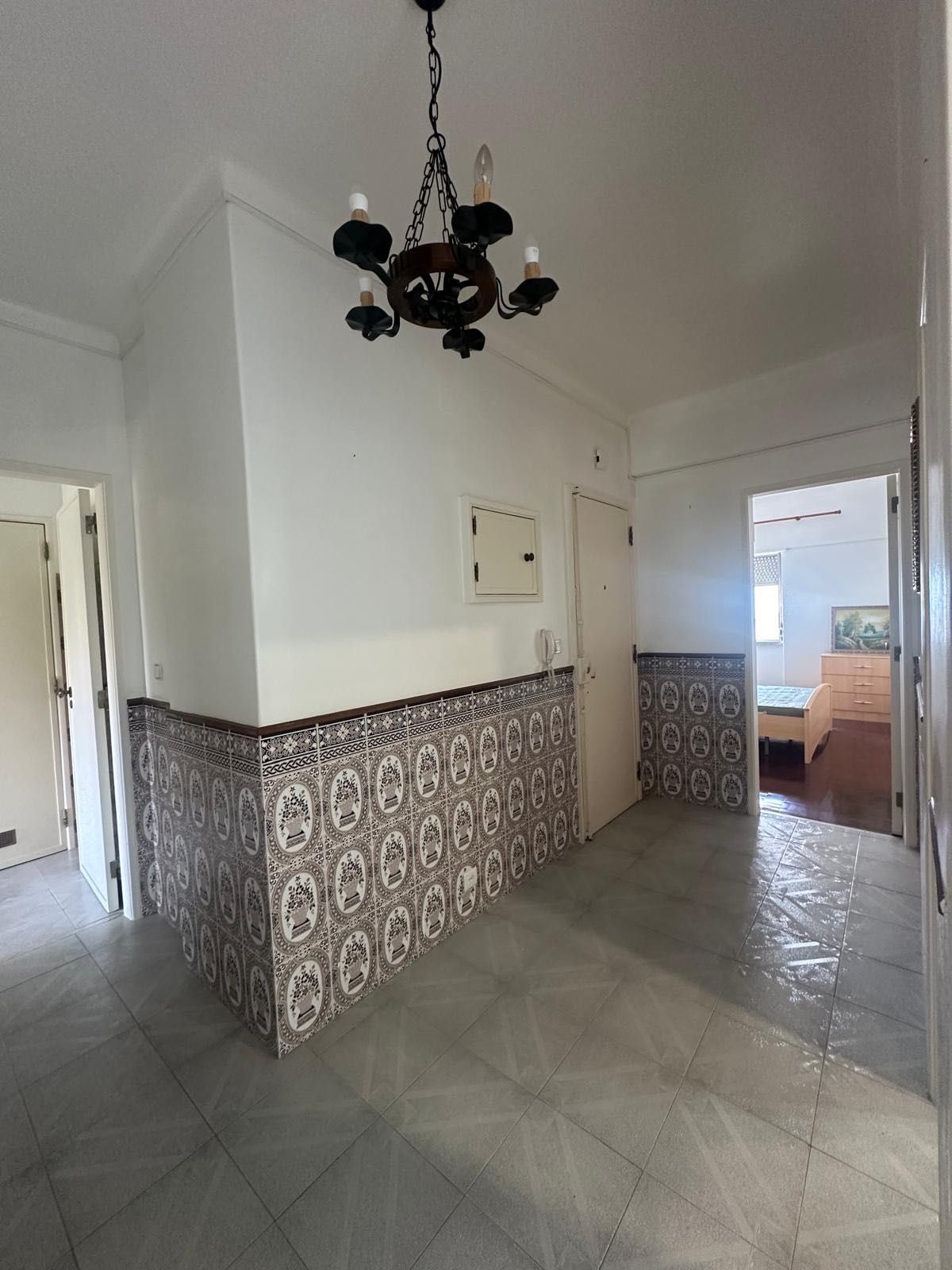 Aluga-se T3 em Massama - 1500€