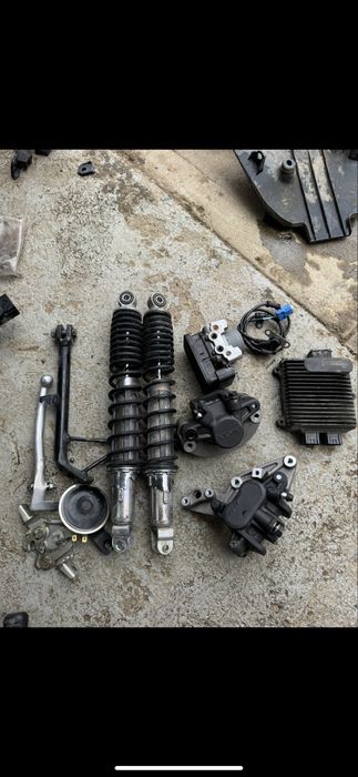 Honda sh . Пластик ,диски , приборка, аморти.