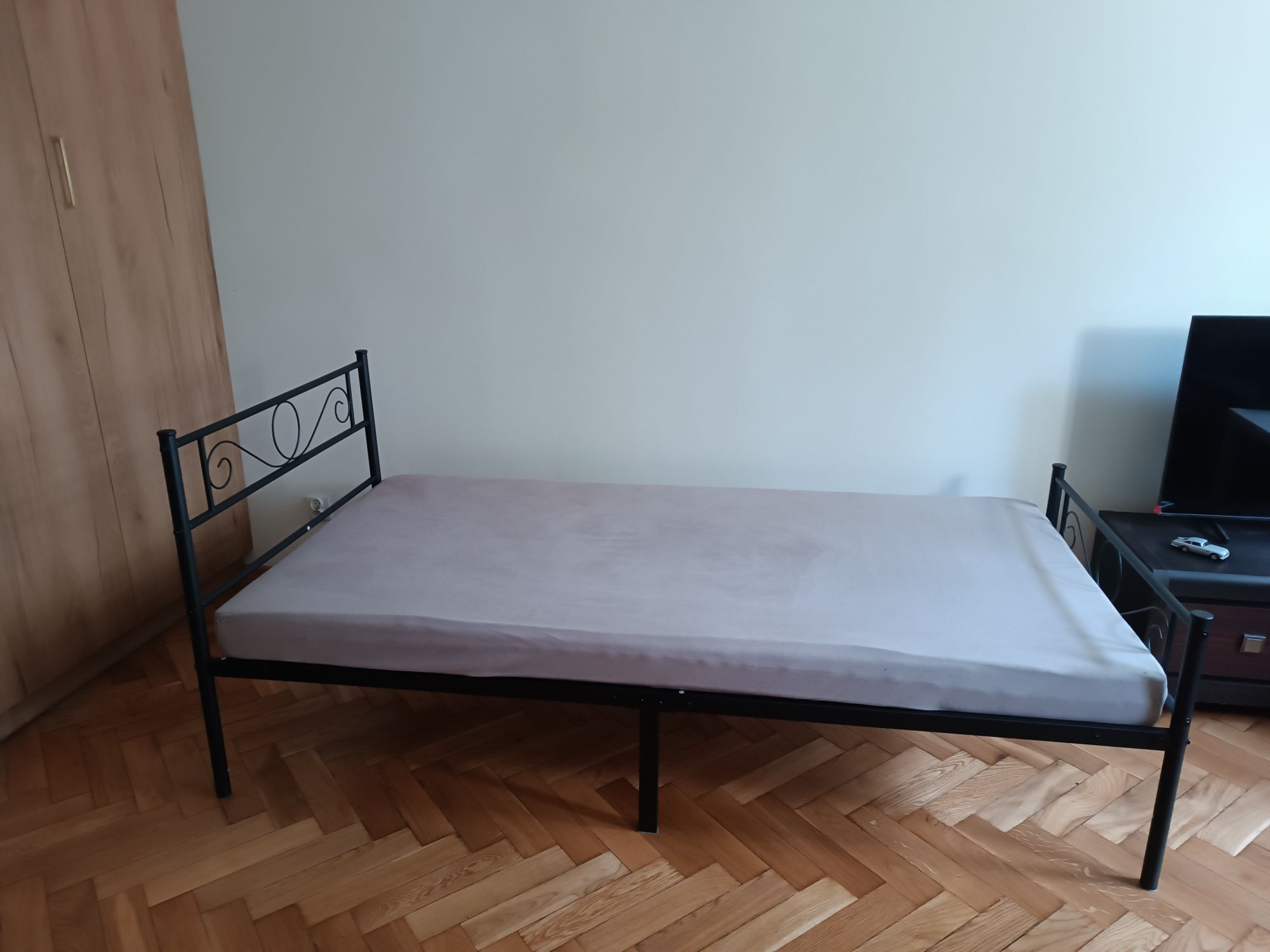 Łóżko metalowe czarne z materacem 90/200