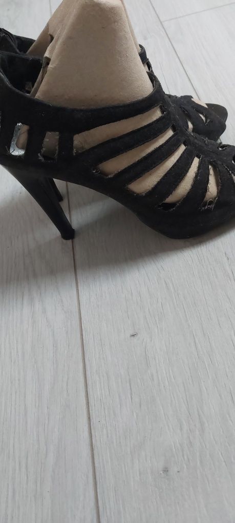 Buty na obcasie czarne szpilki 37 sandalki