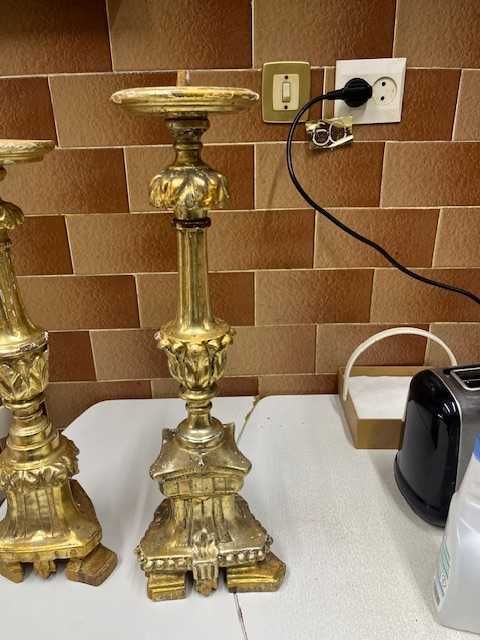 Tocheiros em madeira e talha dourada