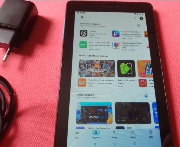 Планшет Lenovo TB-7104F