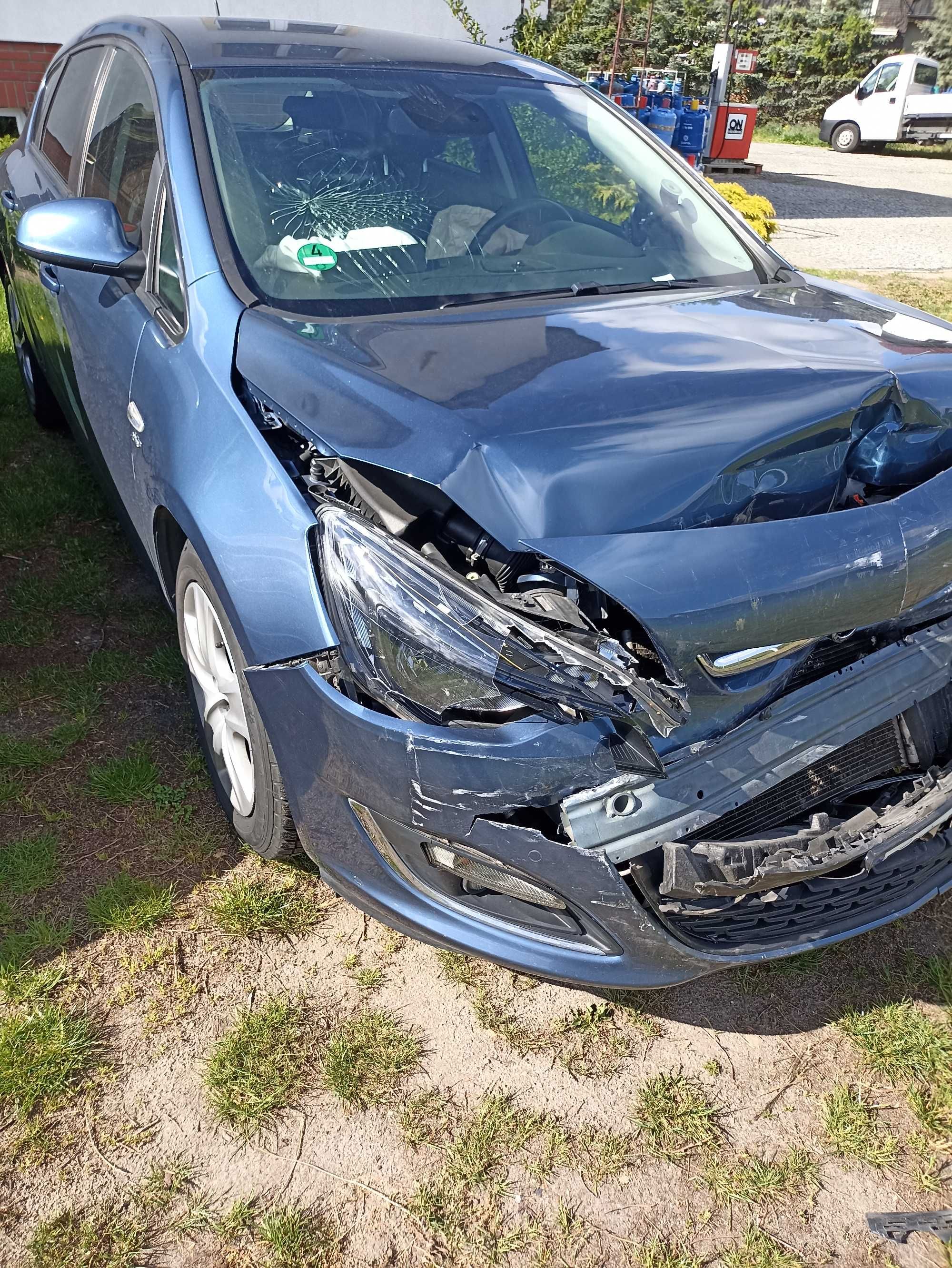 Opel Astra J 1,4 turbo uszkodzona 2013 rok