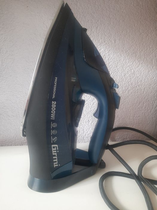 Żelazko parowe Girmi ST6204.