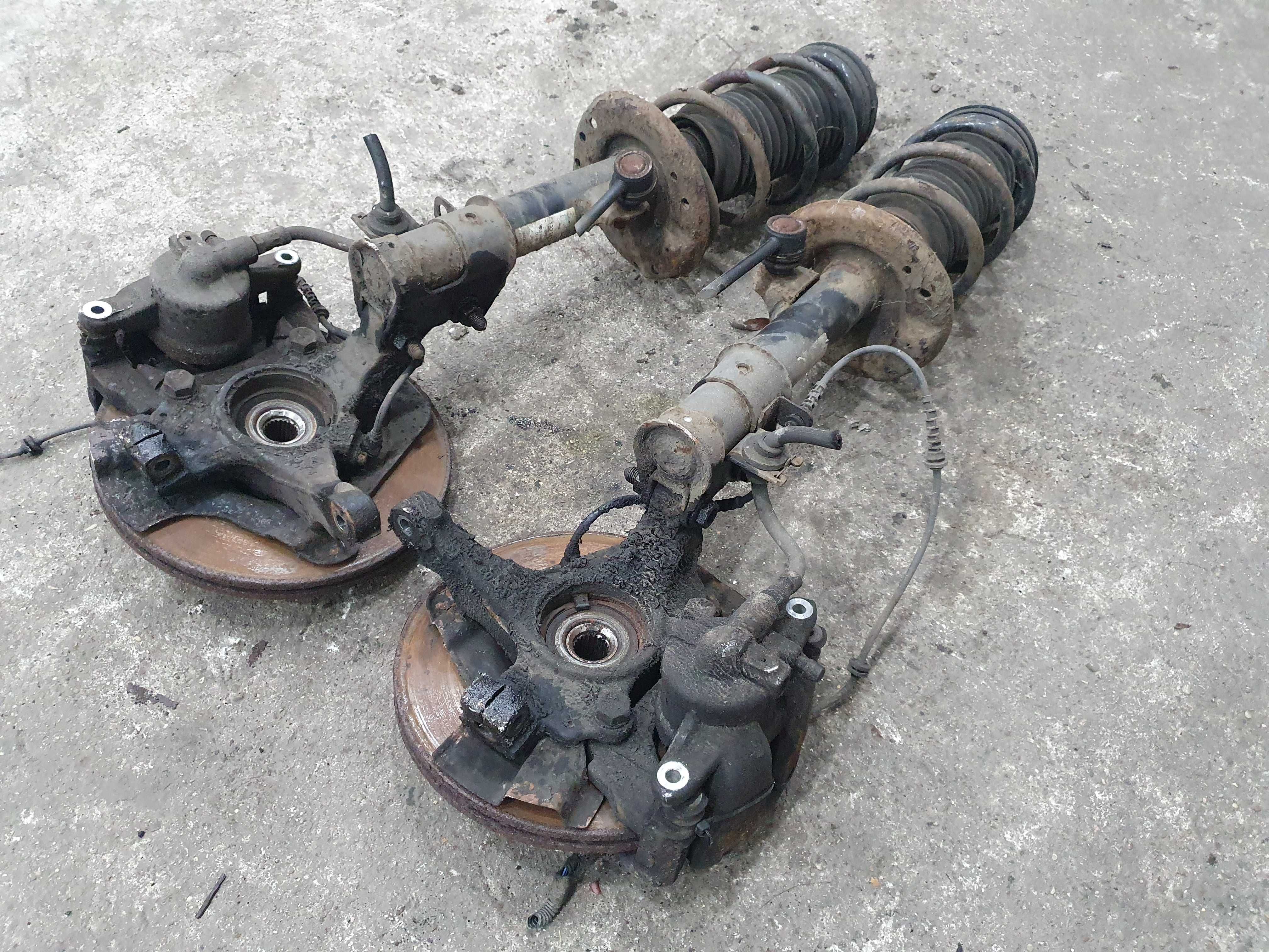 Amortyzator piasta zwrotnica zacisk sprezyna Opel Corsa D 1.2