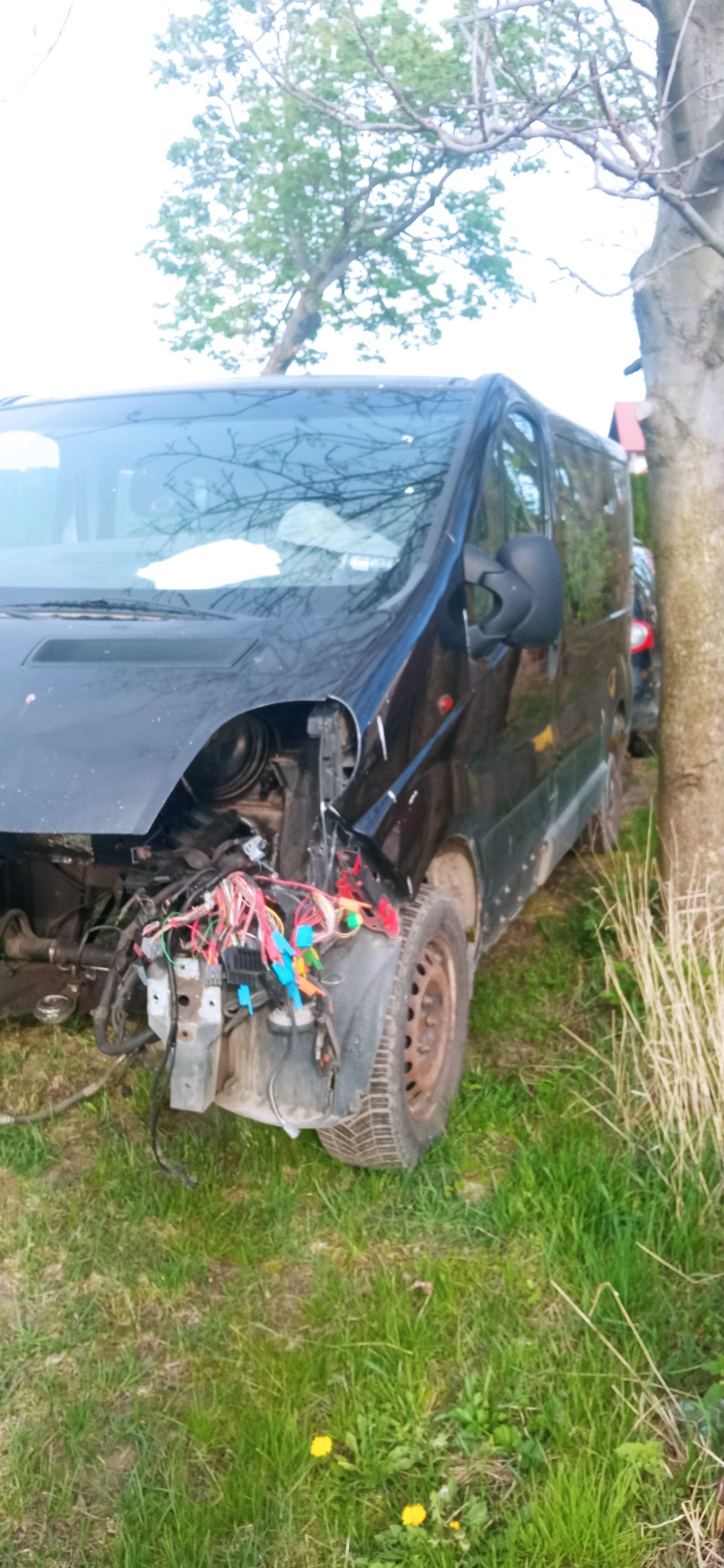 sprzedam części do renault trafic - elementy karoserii, szyby,