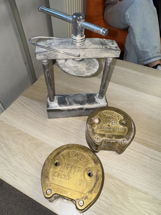 Puszki flask z ramką