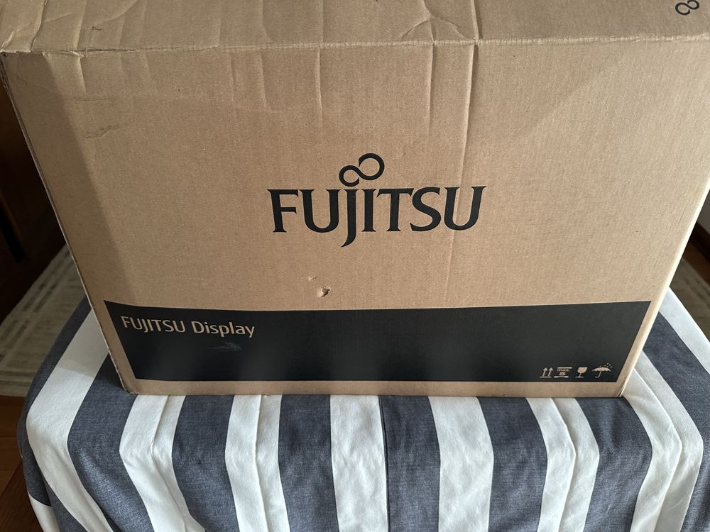 Monitor Fujitsu 24”