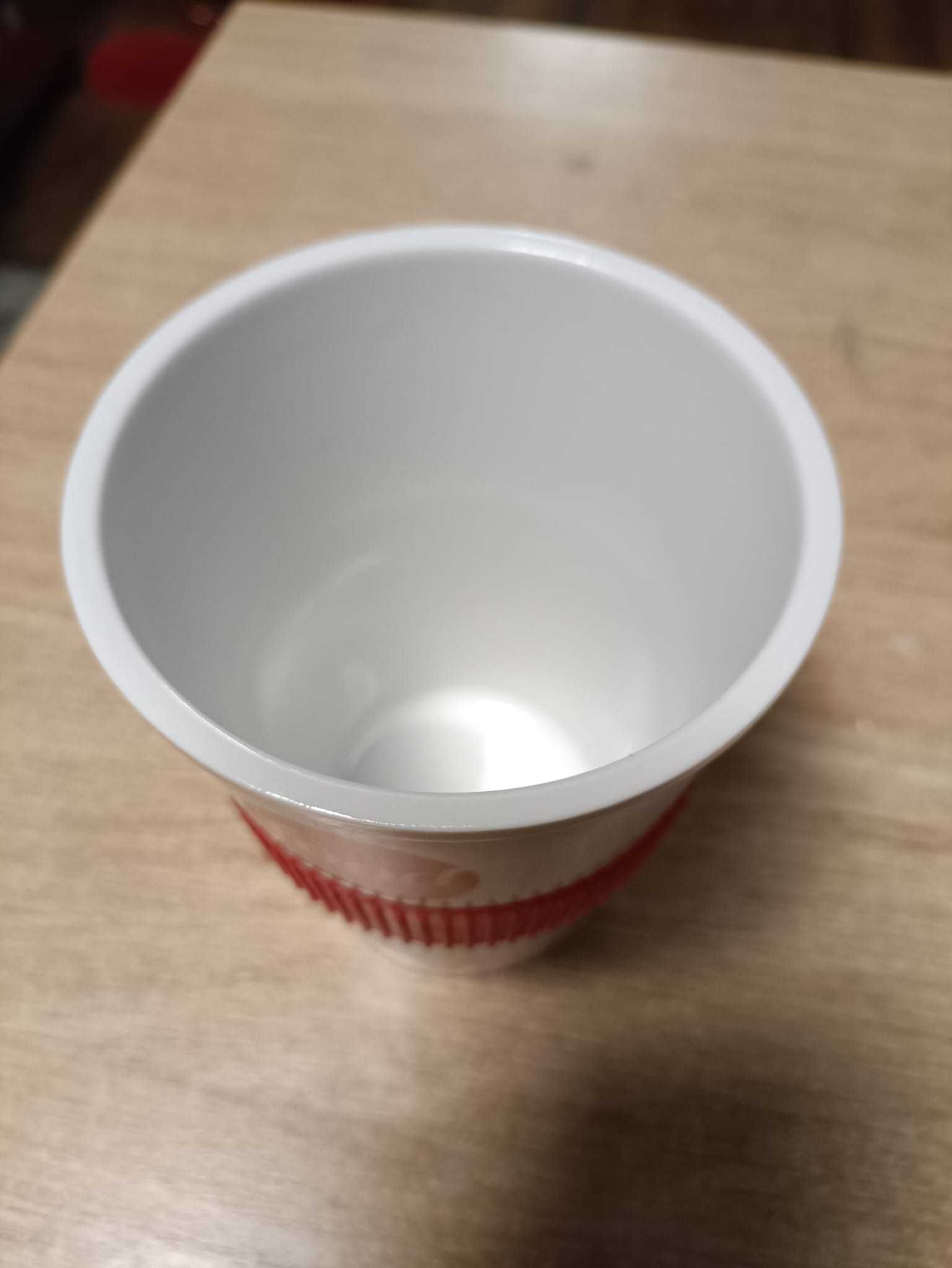 Ceramiczny kubek z silikonową pokrywką 380ml