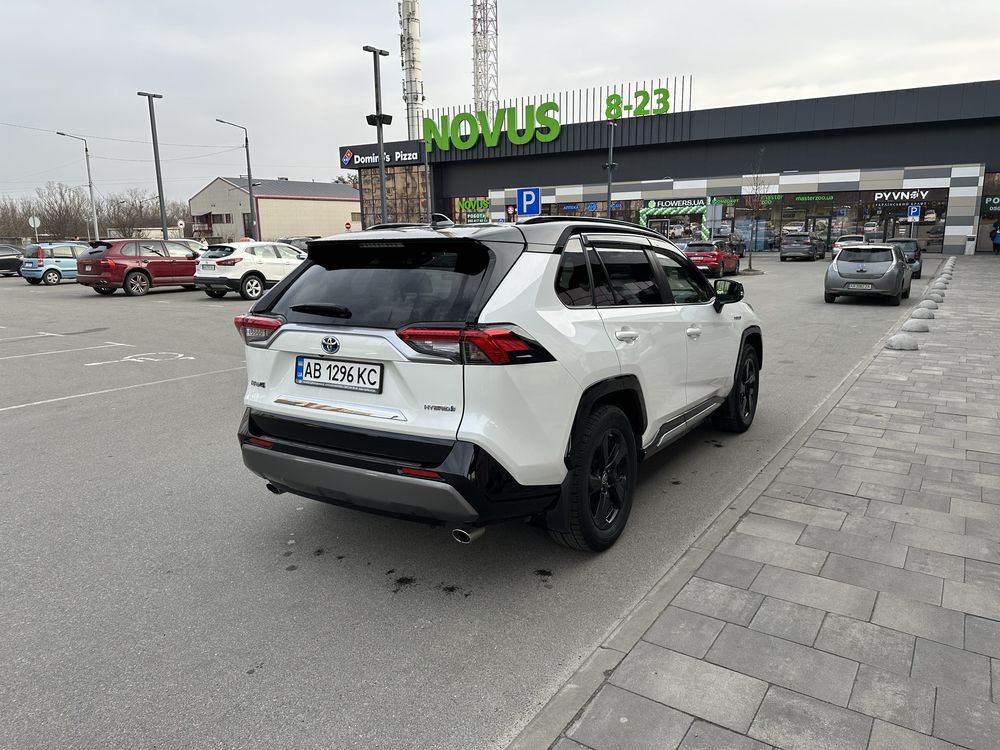 TOYOTA RAV 4 HYBRID (офіційна ) повний привід кінець 2020 року