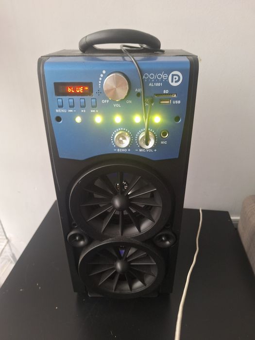 Coluna com leds e carregador