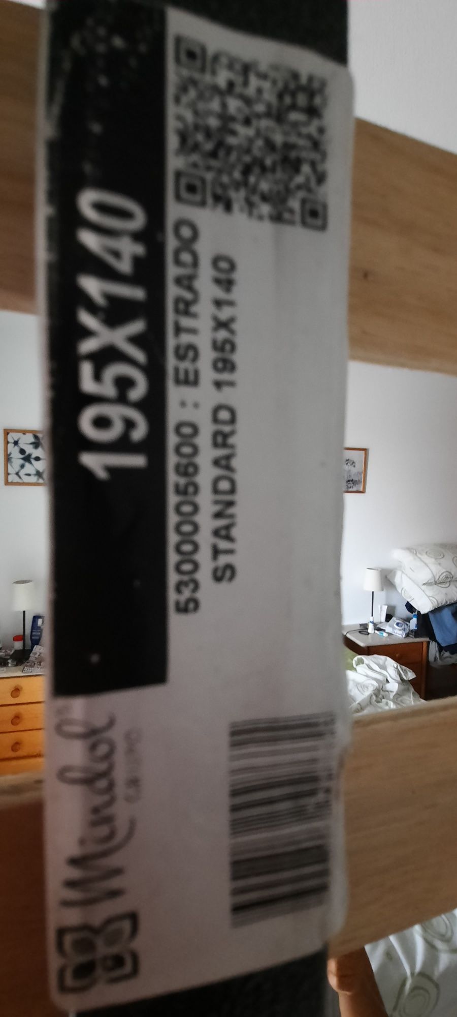 Estrado de cama 195x140 e 6 pés NOVOS