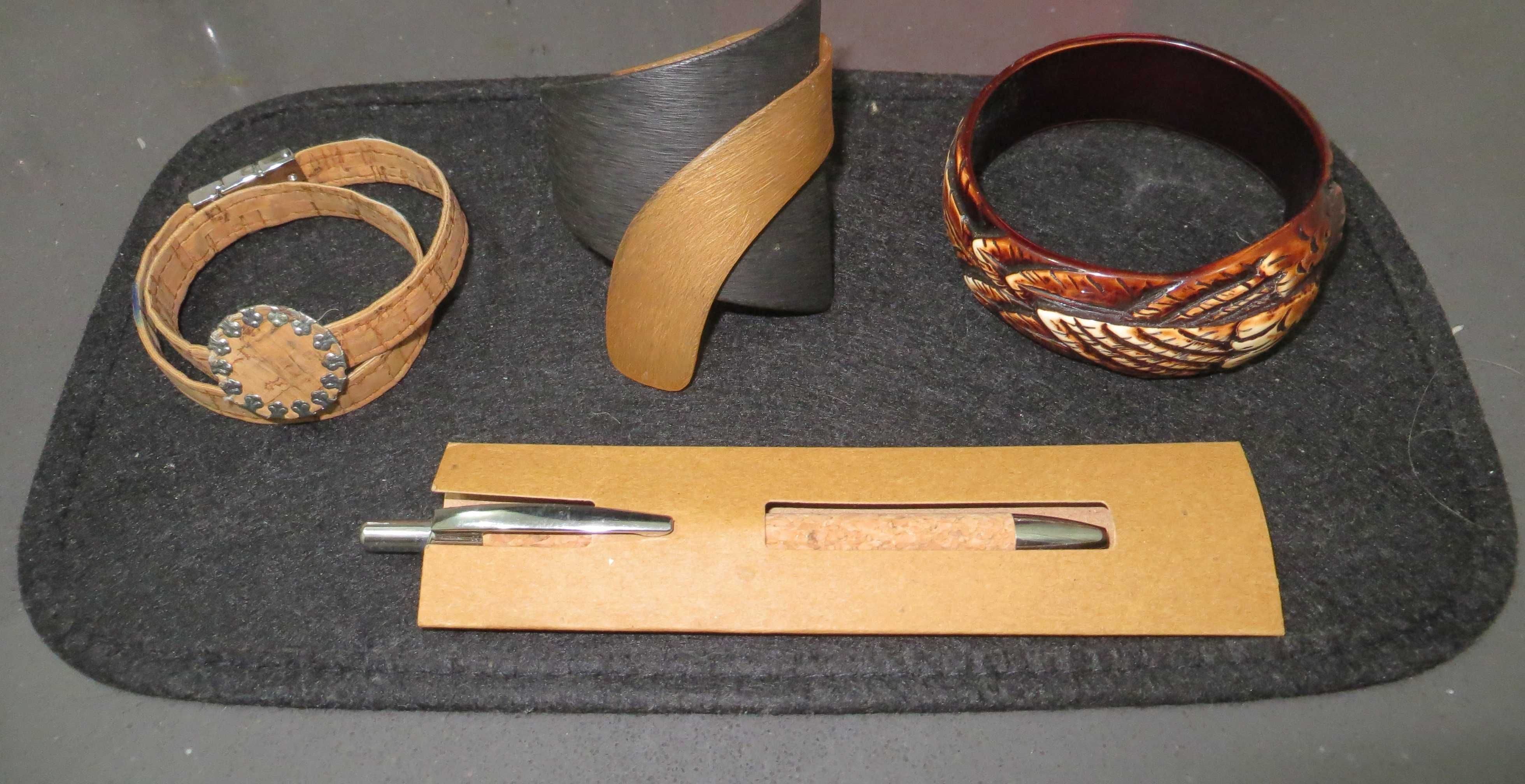 Conjunto 3 pulseiras, artesanato e 1 caneta de cortiça