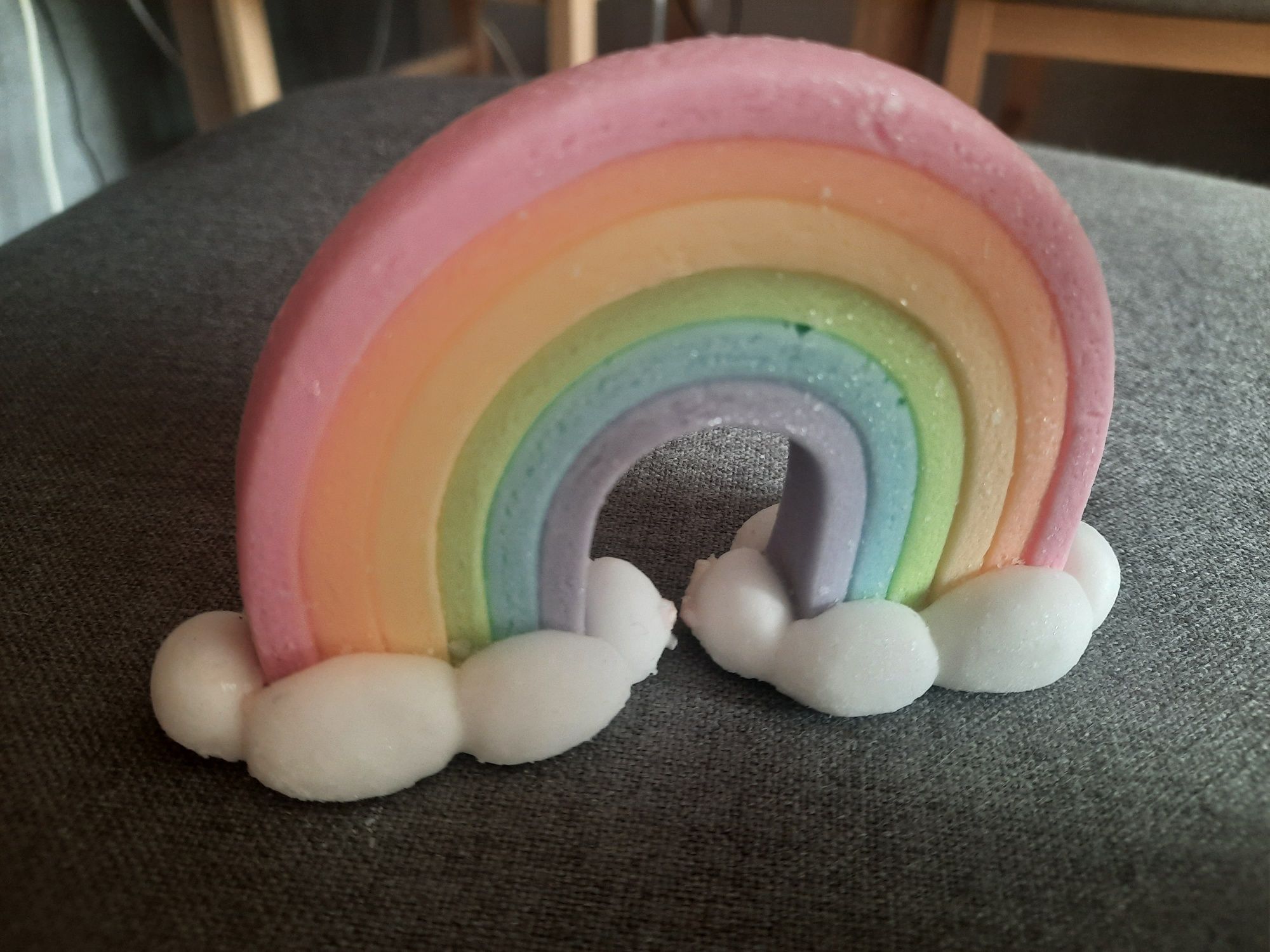Topper na tort tęcza