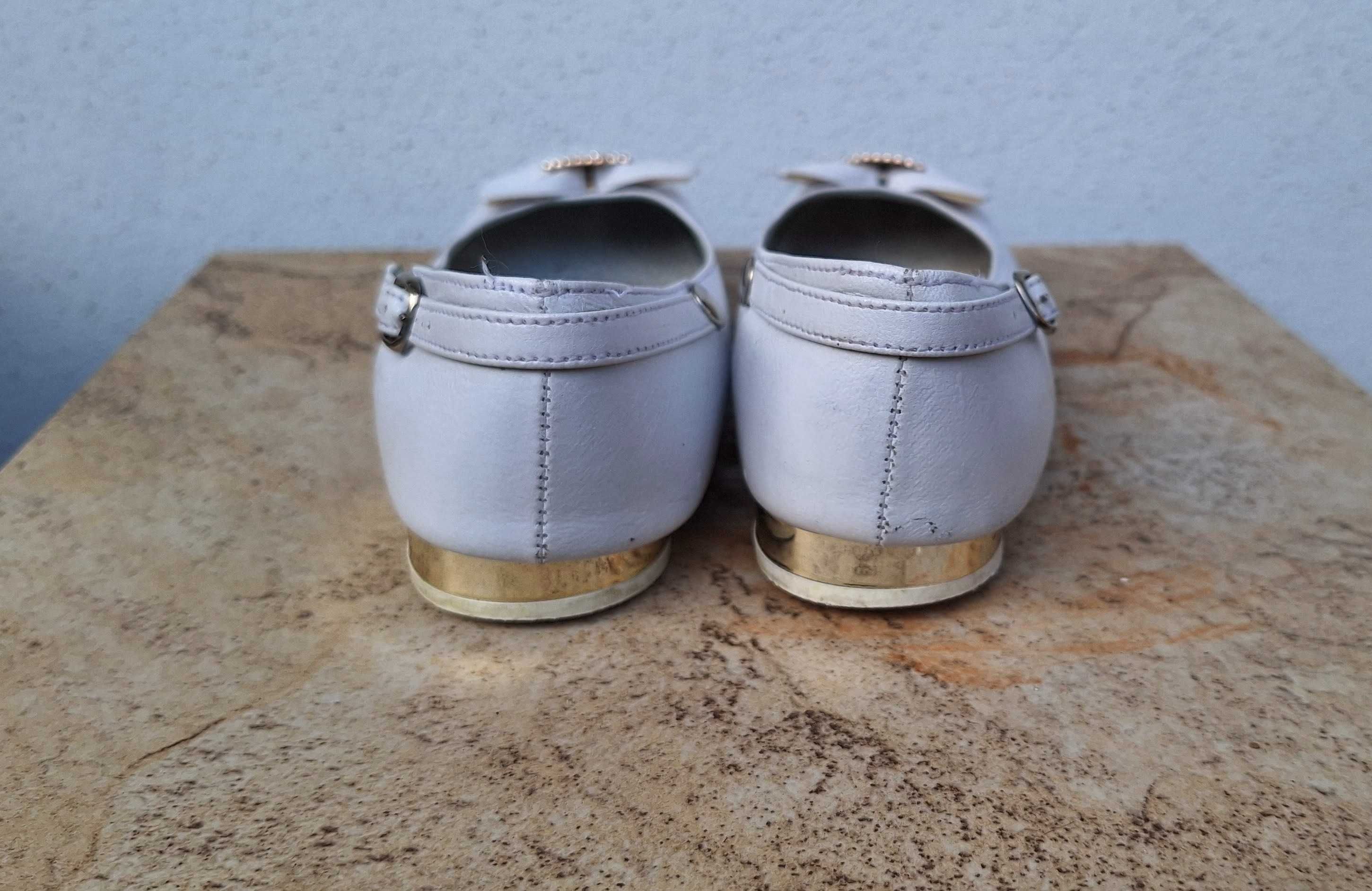 Białe buty komunijne eleganckie balerinki wizytowe dziewczęce rozm. 35