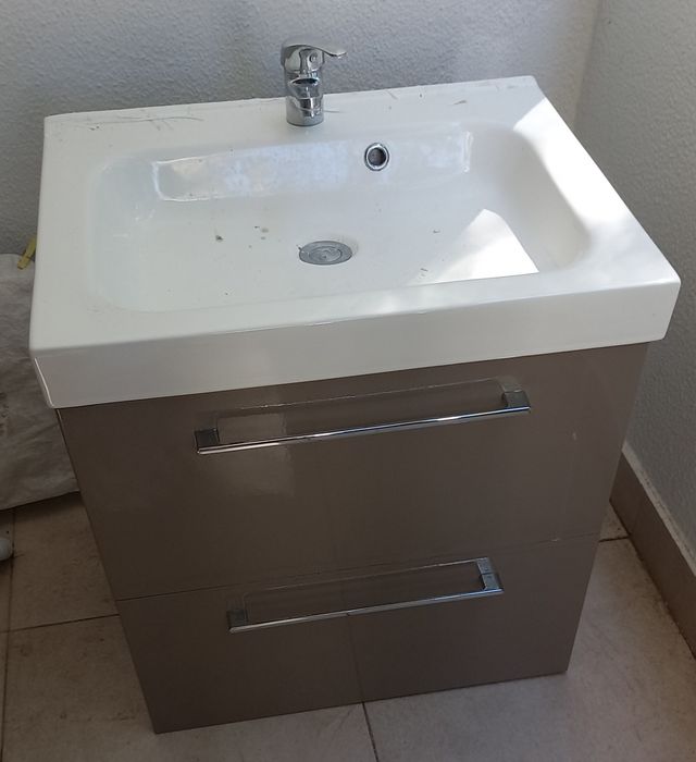 Móvel WC  com lavatório e torneira