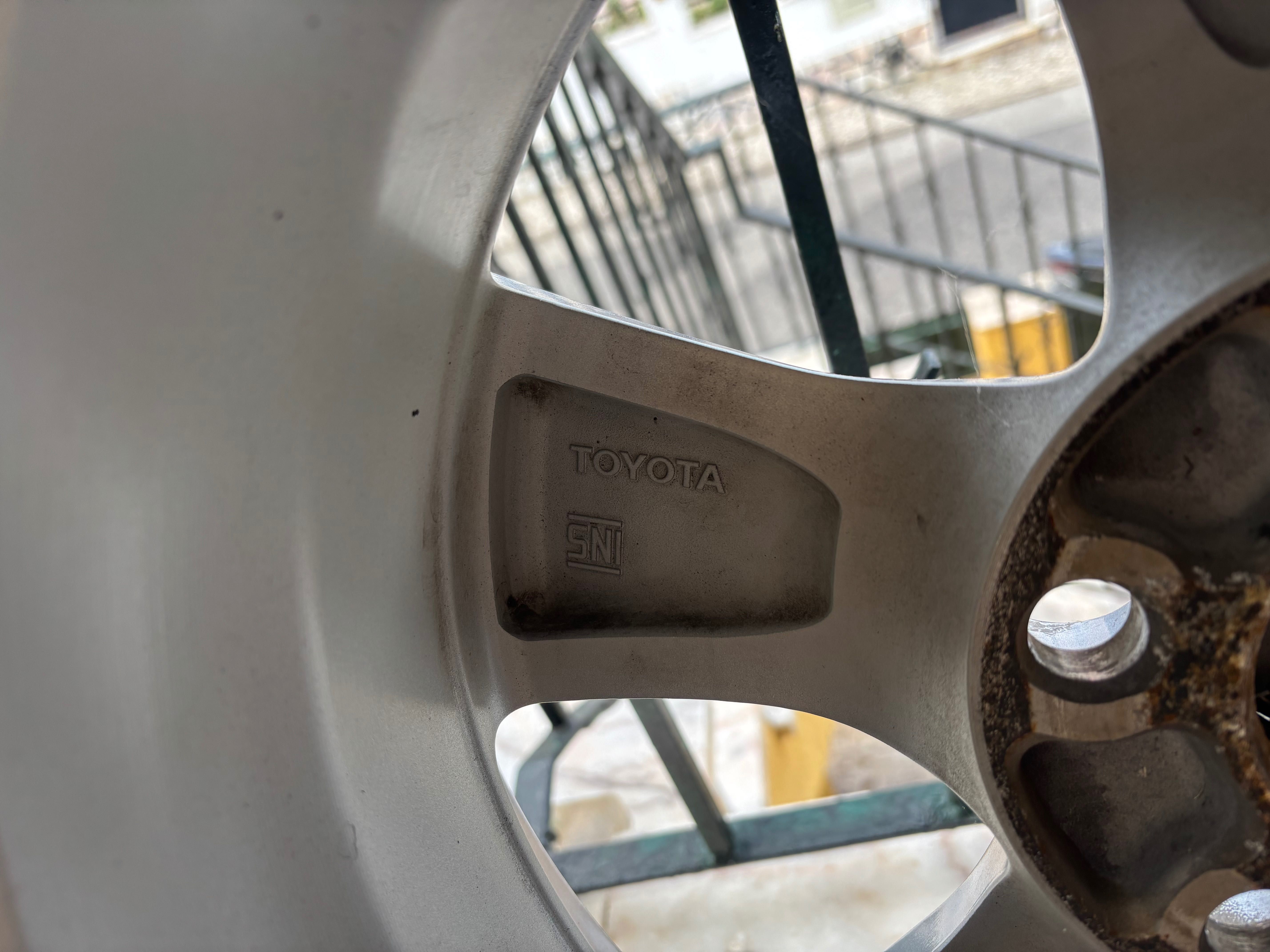 4 X Jantes  16 Toyota genuínas com 4 pneus Dunlop 215/65/16 novos