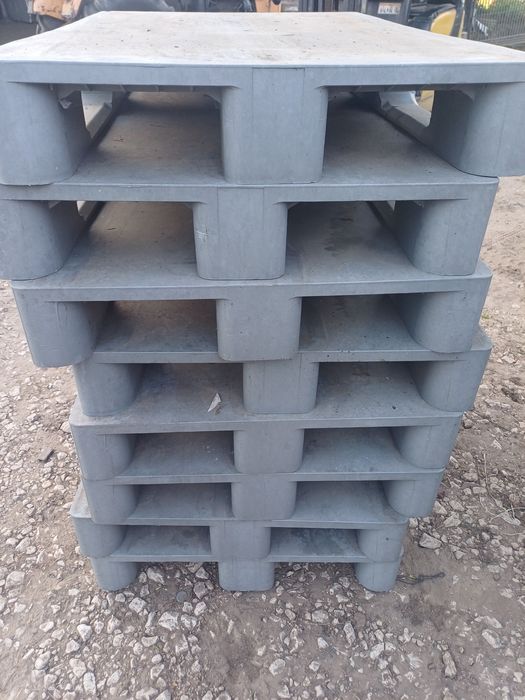 Palety plastikowe 120x80