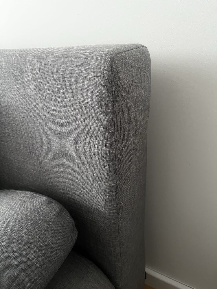 Sofa rozkładana z funkcją spania i pojemnikiem na pościel