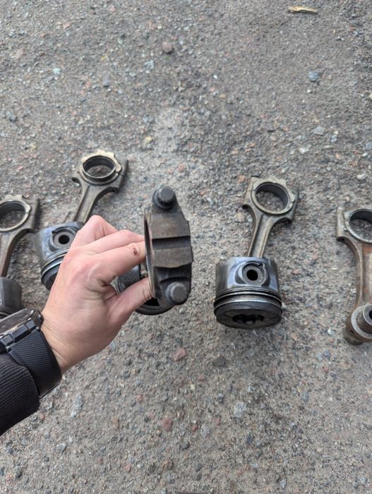 Продам шатуни Вольво 2.4 дизель