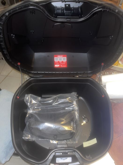 Top Case nova  na caixa, nao uso pois tenho a original na mota