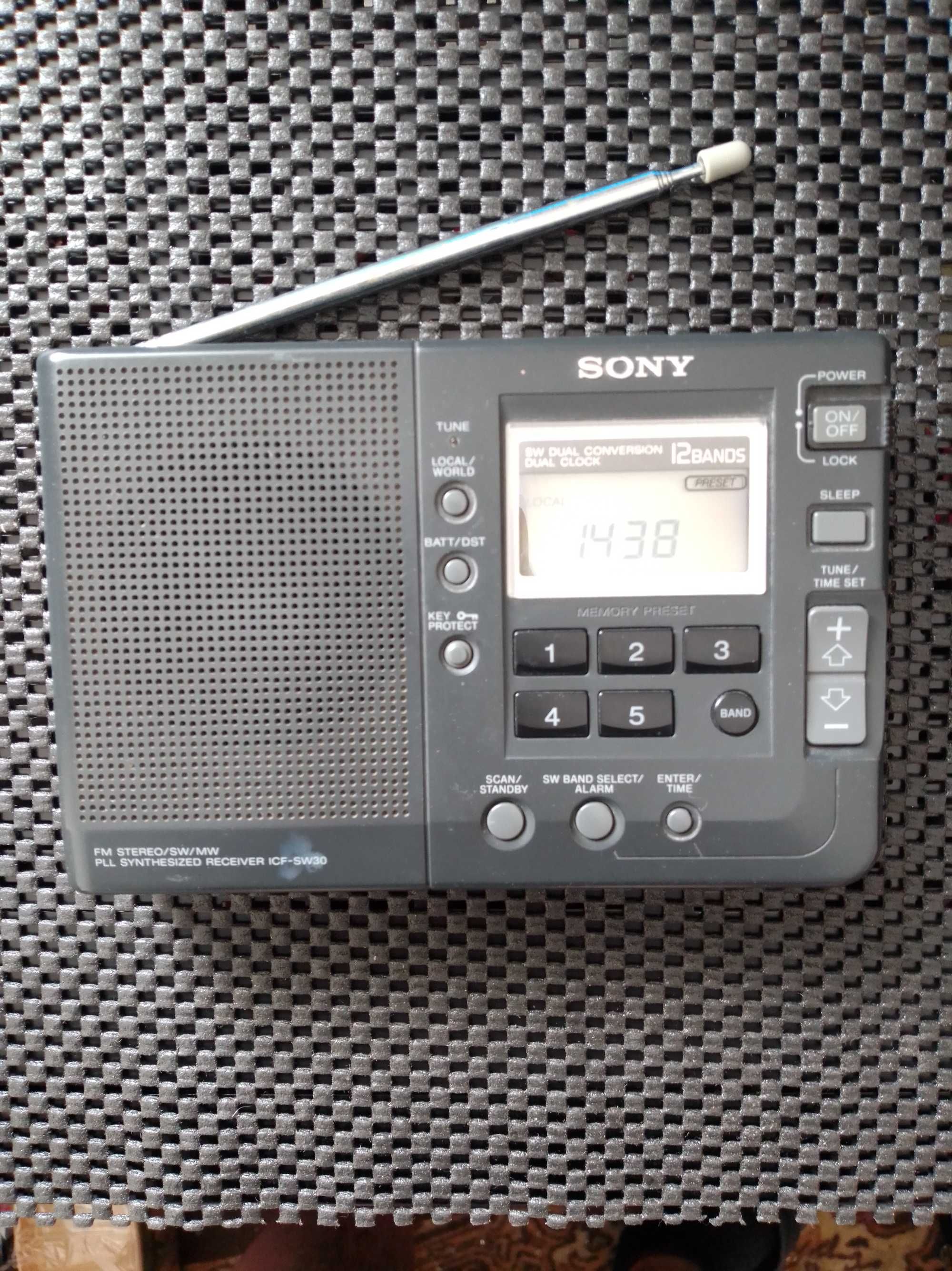 Радиоприёмник SONY ICF-SW30 Made in japan (рабочий на 100%)